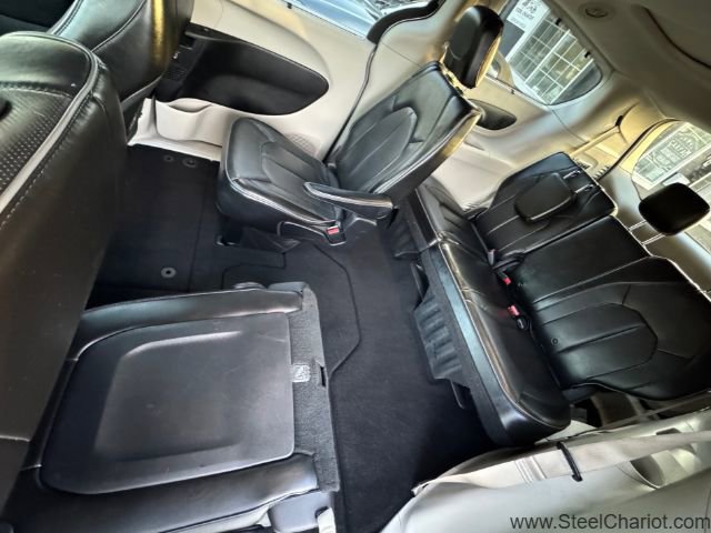 Used 2019 Chrysler Pacifica Limited image 14