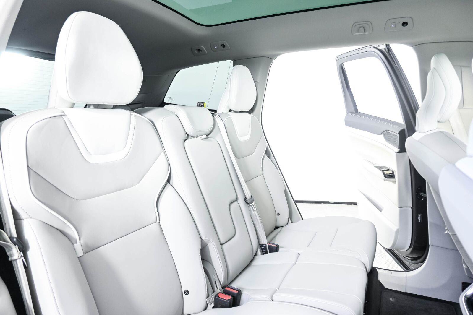 Used 2025 Volvo EX90 Ultra AWD/4WD image 22