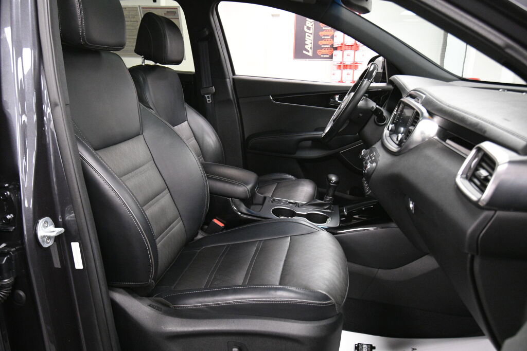 Used 2017 Kia Sorento SX image 30
