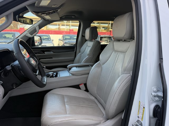 Used 2024 Jeep Wagoneer L Series II w/ Flexible Seating Group RWD image 25