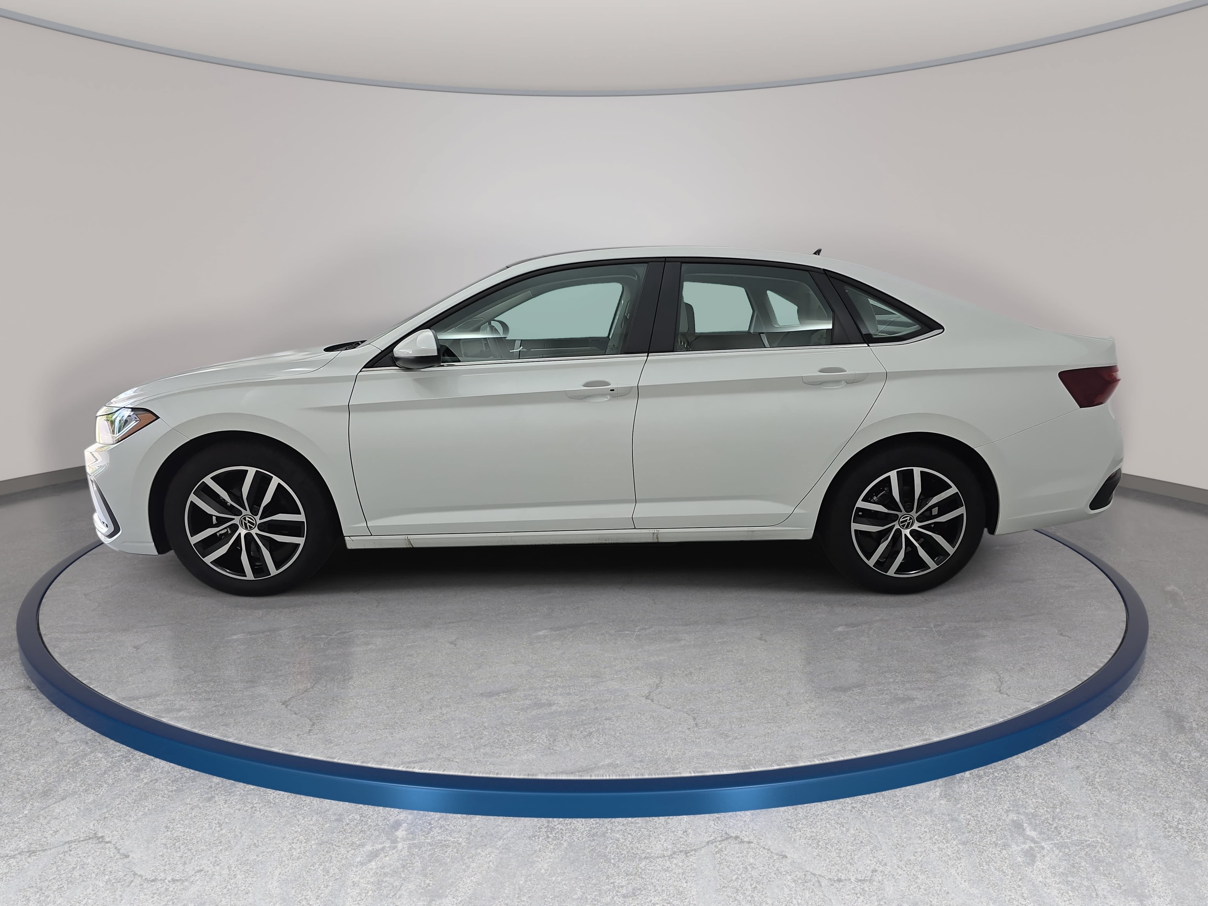 Certified 2025 Volkswagen Jetta SE w/ Sunroof Package FWD image 8