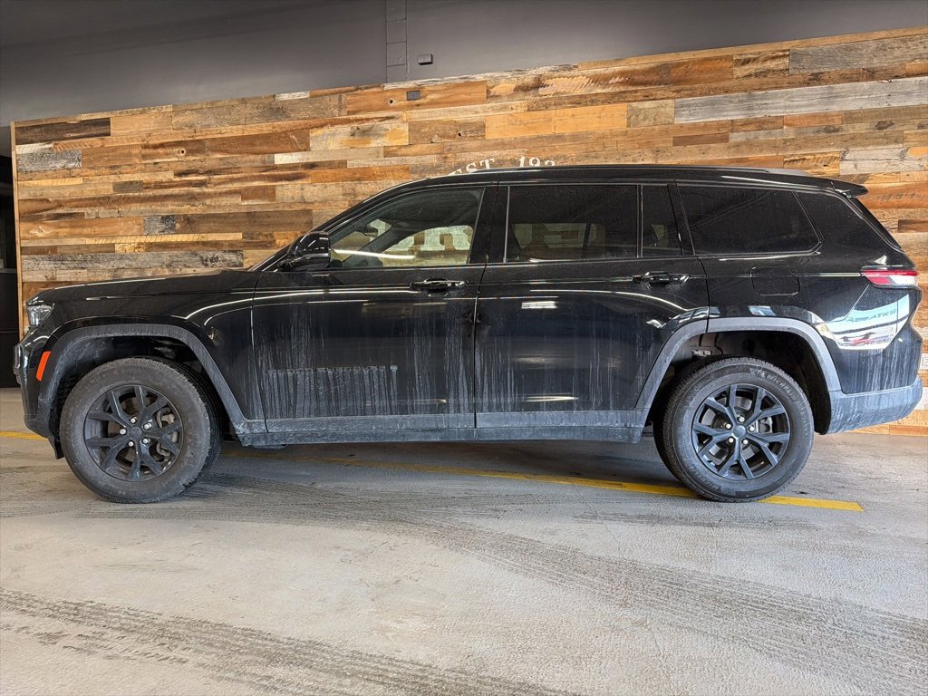 Used 2025 Jeep Grand Cherokee L Altitude image 16