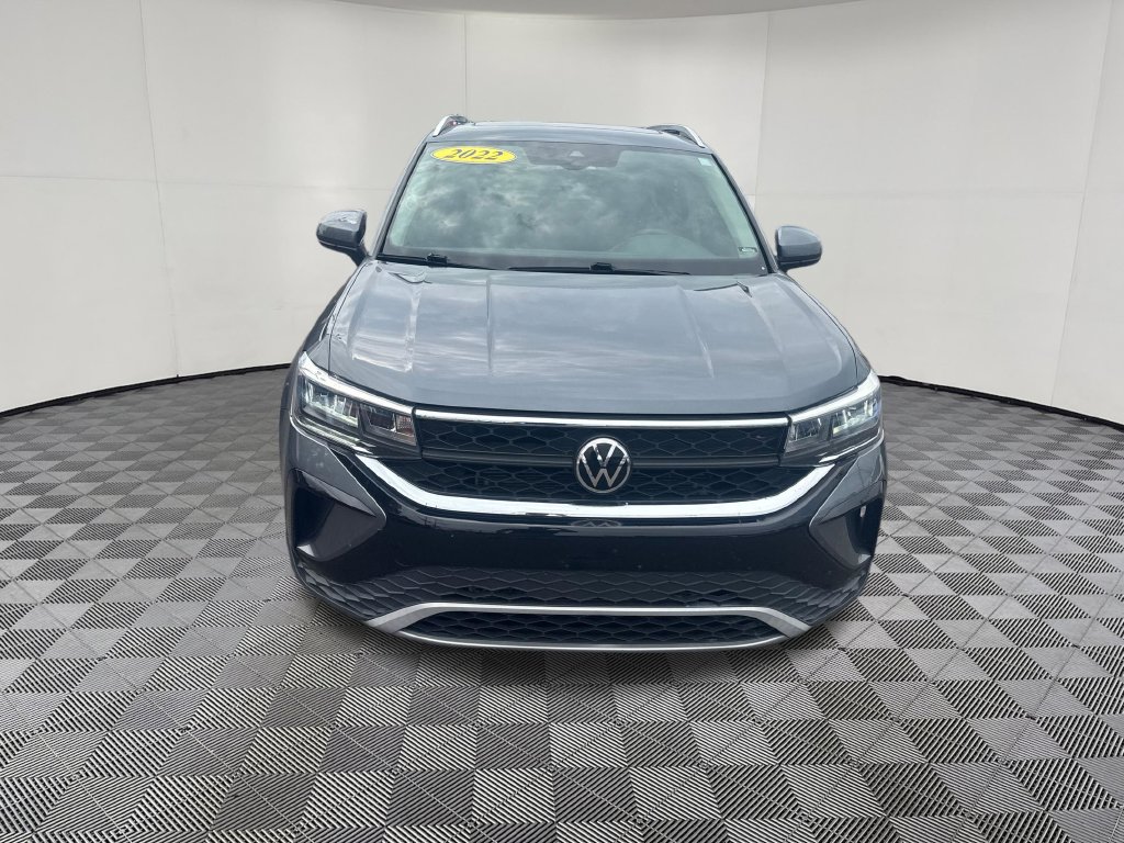 Used 2022 Volkswagen Taos SE w/ Panoramic Sunroof Package AWD/4WD image 9
