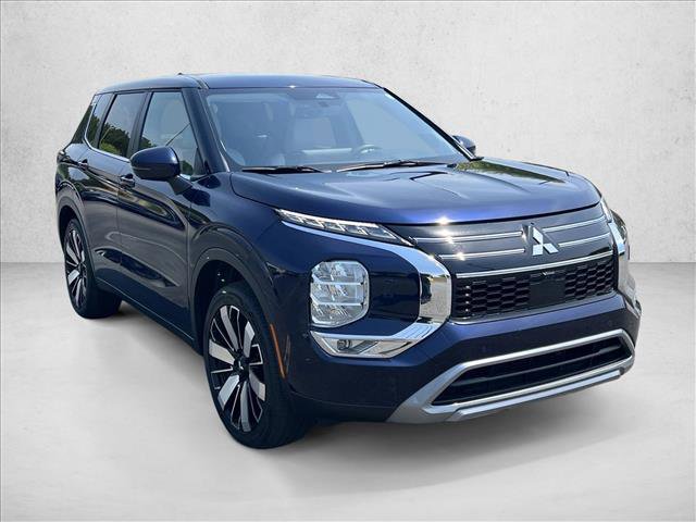 Used 2025 Mitsubishi Outlander SE image 3