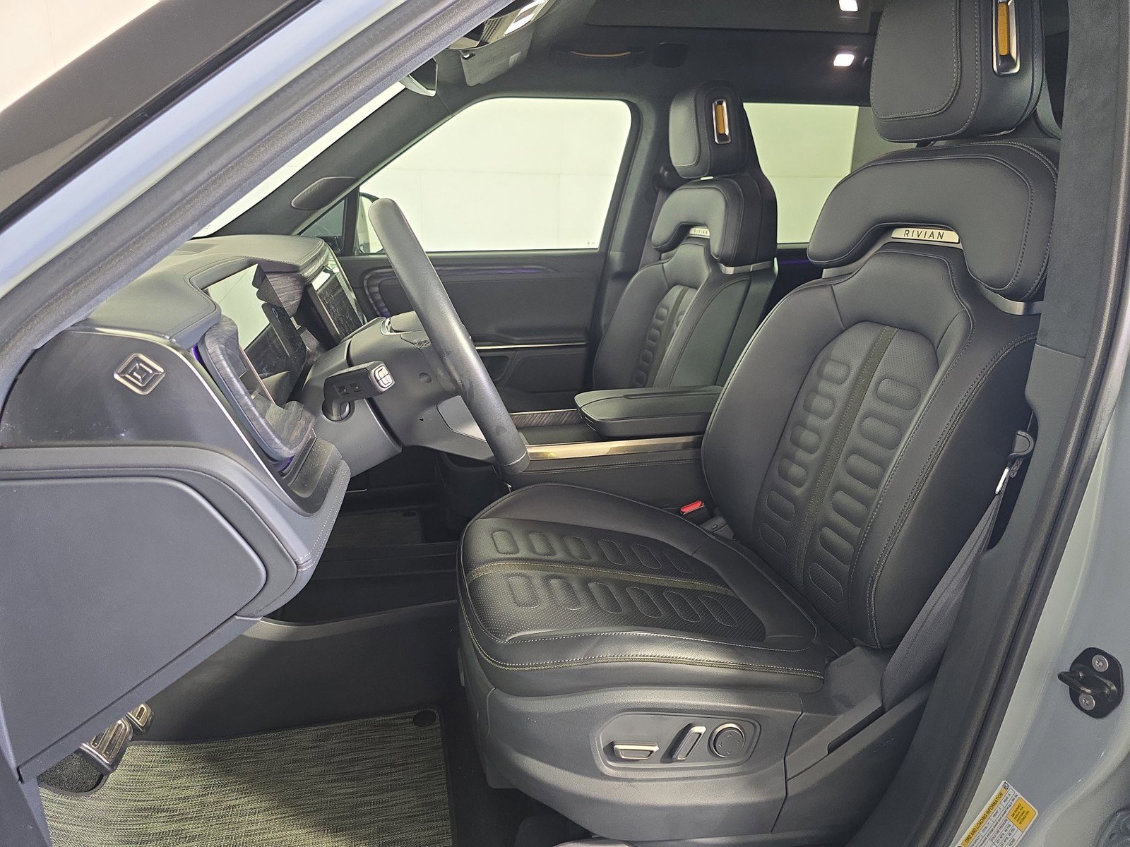 Used 2022 Rivian R1S Launch Edition image 20