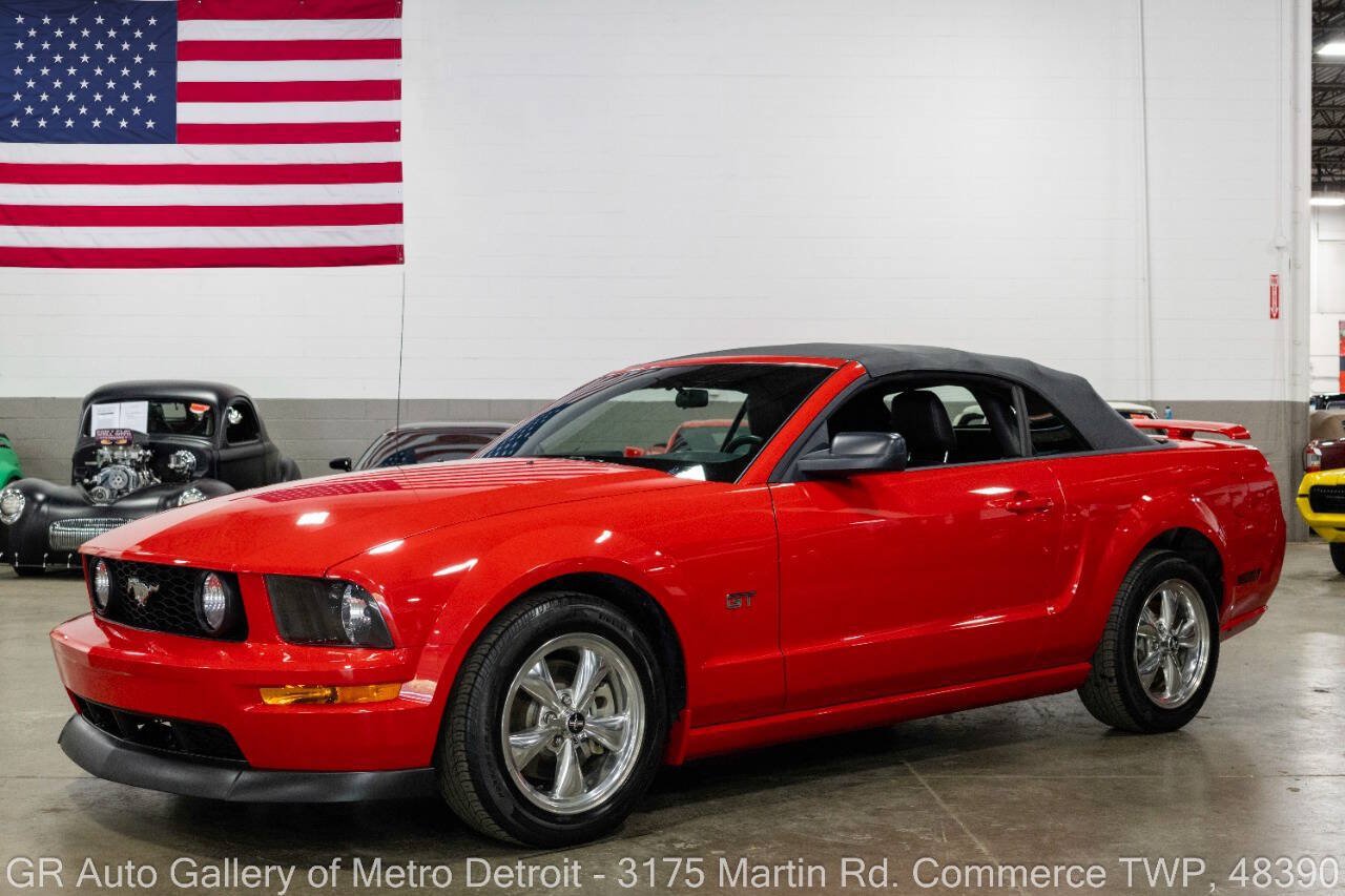 Used 2005 Ford Mustang GT Premium RWD image 3