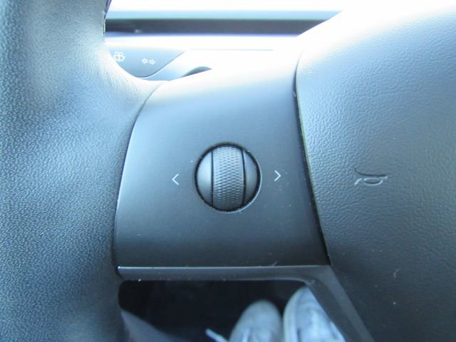 Used 2019 Tesla Model 3 Standard Range image 35