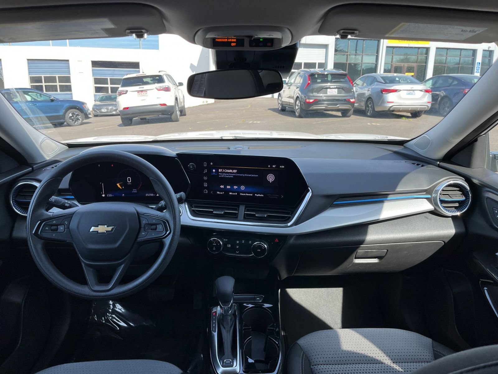 Used 2025 Chevrolet Trax LT FWD image 32