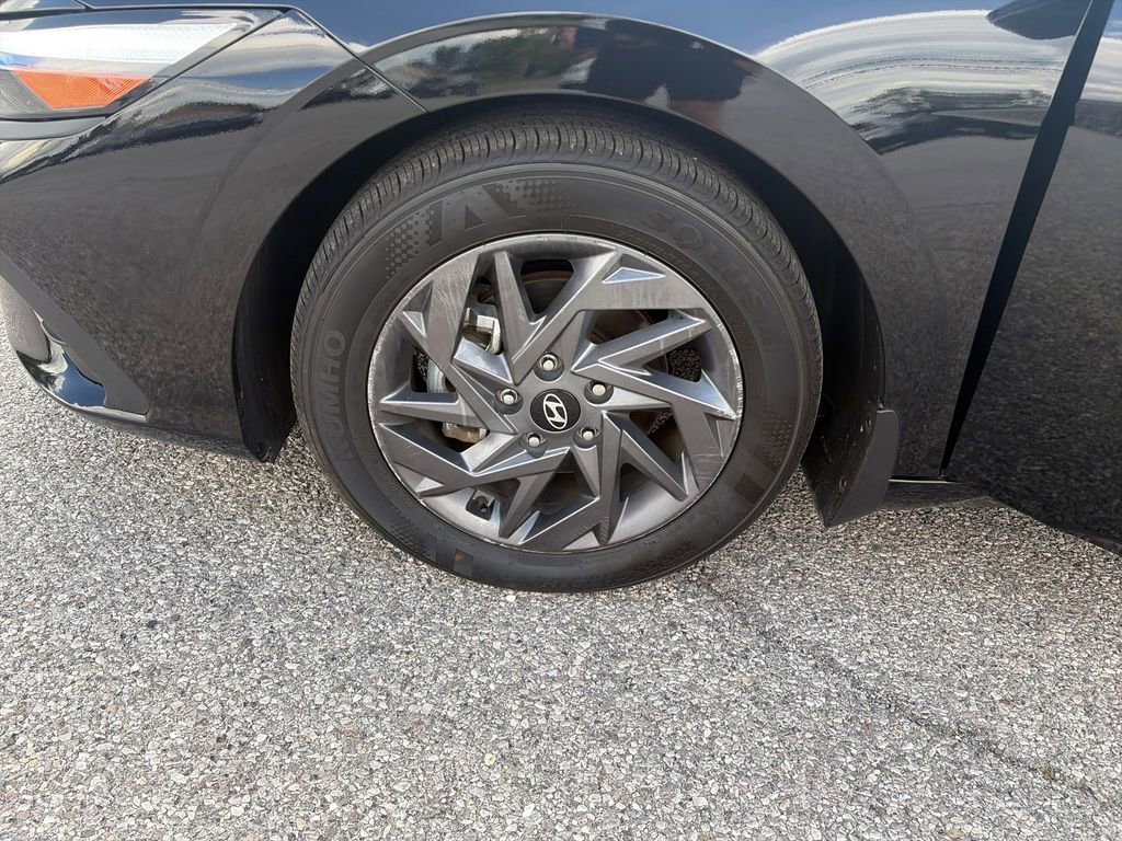 Used 2024 Hyundai Elantra SEL FWD image 27