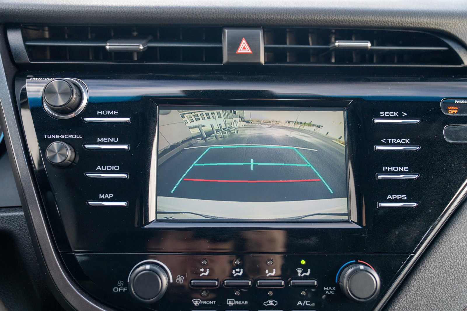 Used 2019 Toyota Camry LE image 15