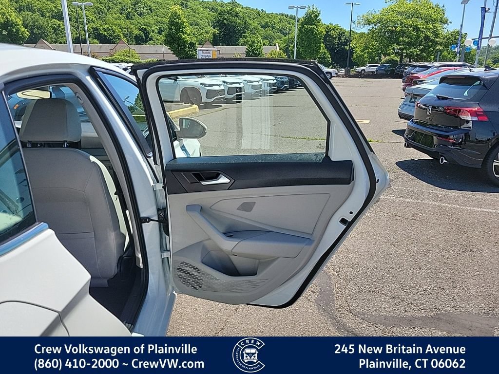 Certified 2024 Volkswagen Jetta SE w/ Panoramic Sunroof Package FWD image 46