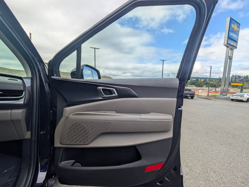 Certified 2025 Kia Carnival FWD image 30