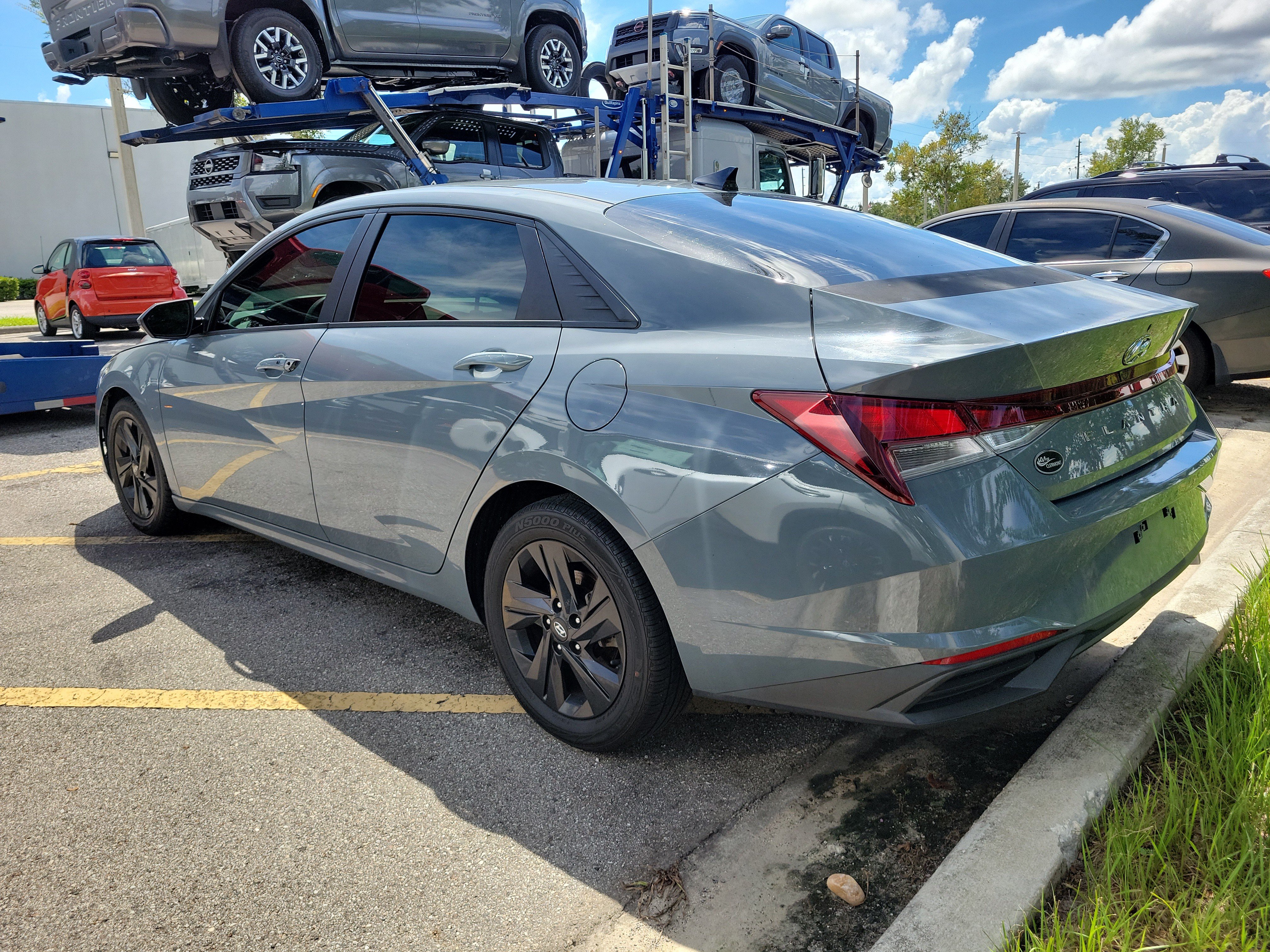 Used 2021 Hyundai Elantra SEL w/ Convenience Package FWD image 4