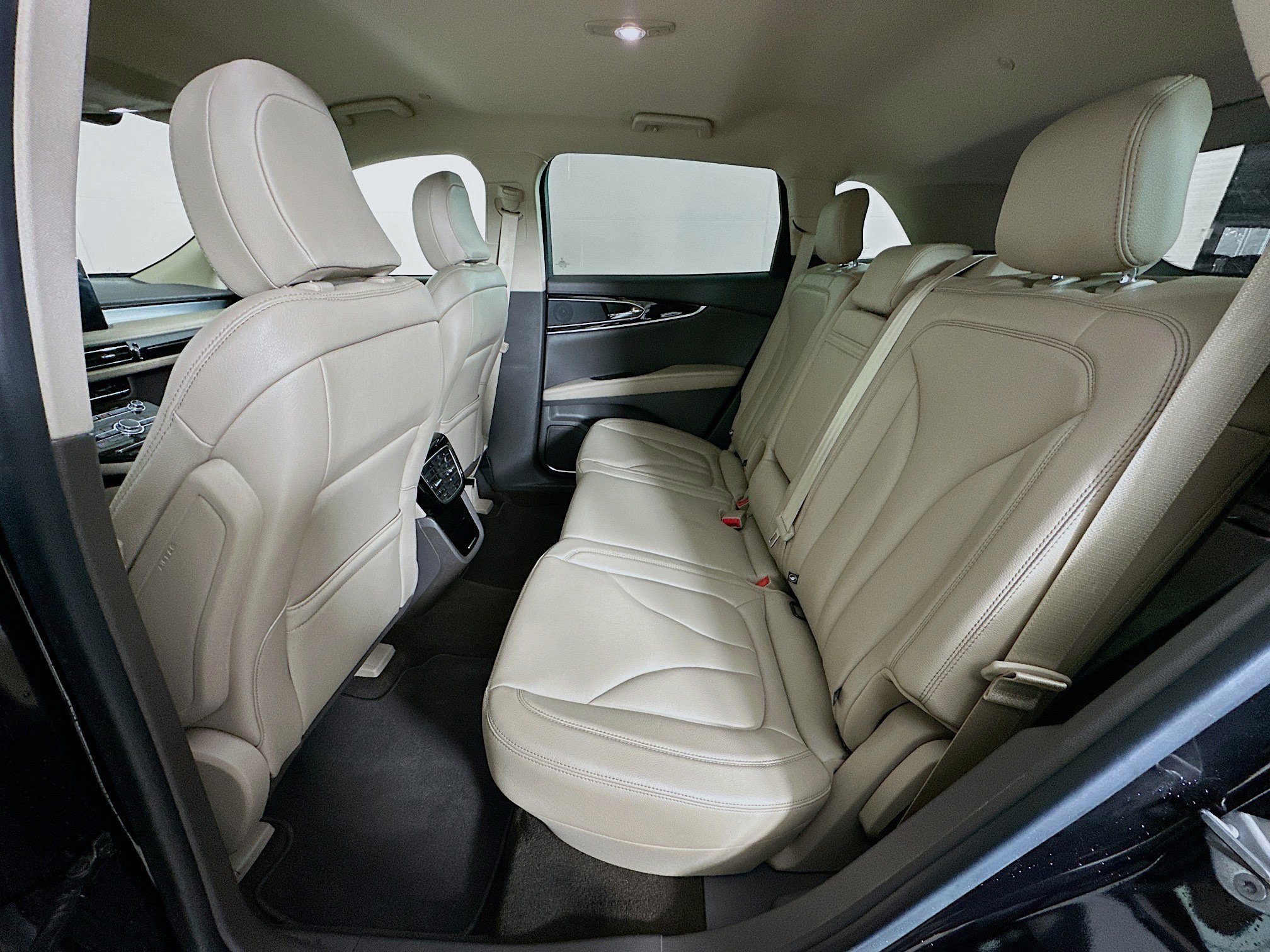 Used 2022 Lincoln Nautilus FWD w/ Premium Package image 27