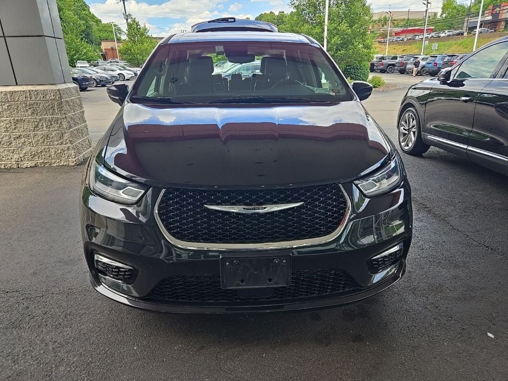 Used 2024 Chrysler Pacifica Limited FWD image 2