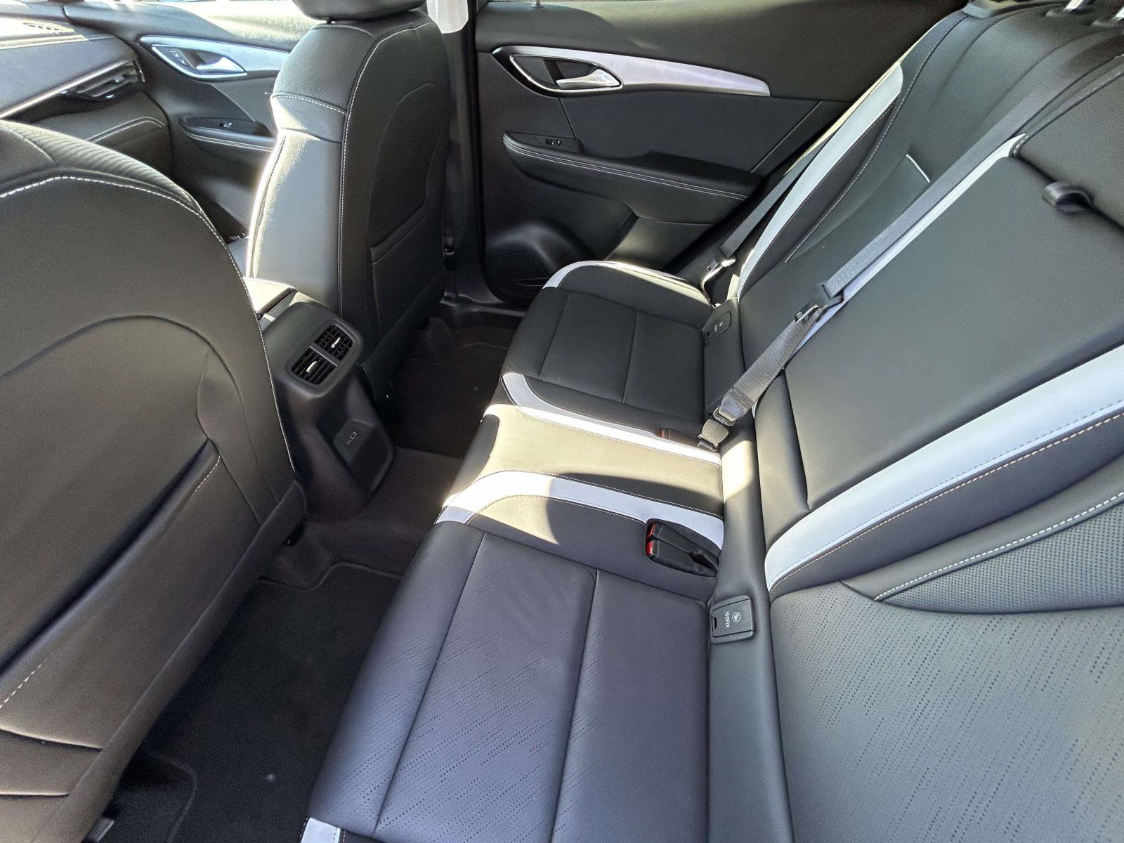 Used 2025 Buick Envision Sport Touring image 11