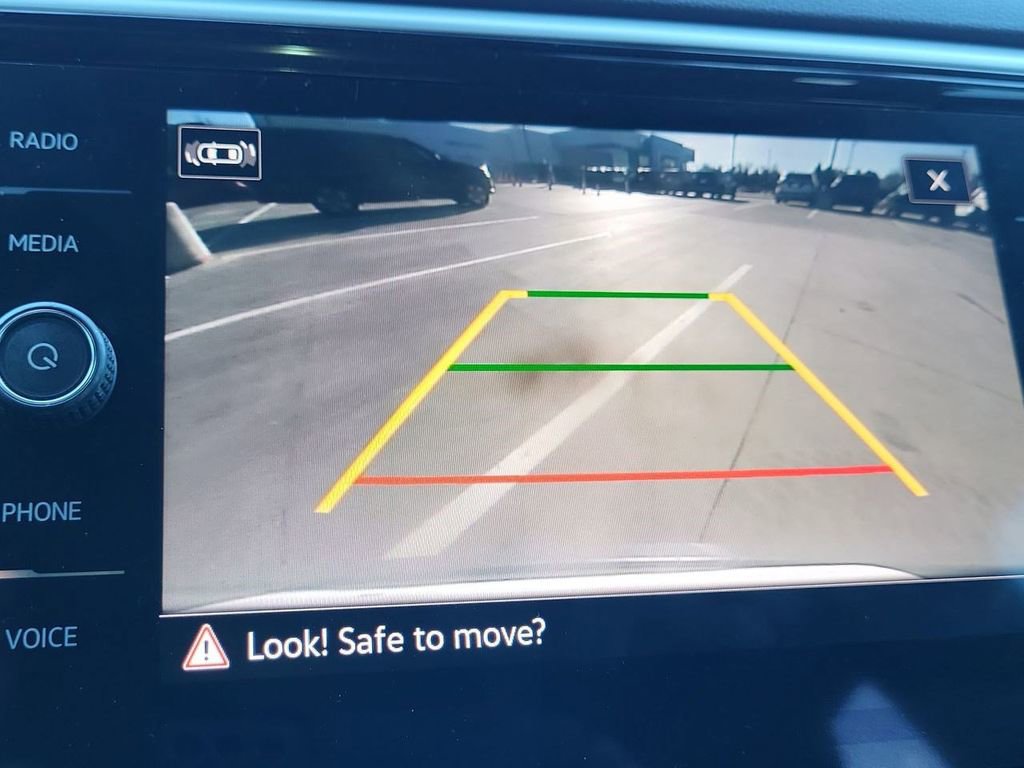 Used 2022 Volkswagen Atlas Cross Sport SEL R-Line image 21