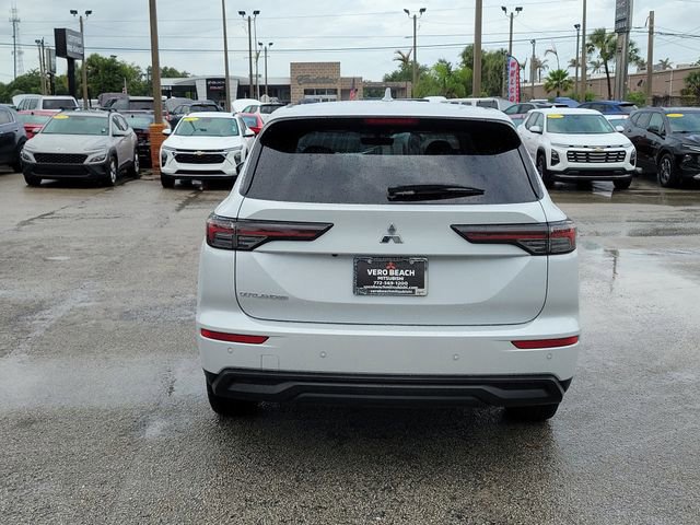 Used 2025 Mitsubishi Outlander ES FWD image 5