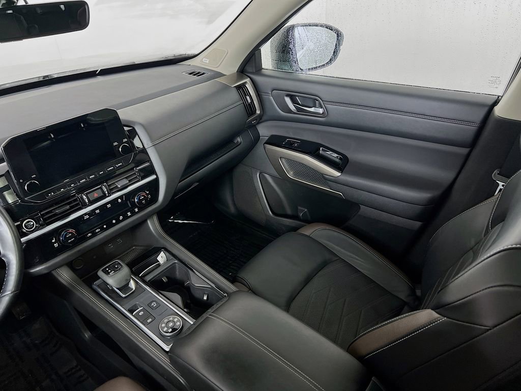 Used 2023 Nissan Pathfinder Platinum image 23