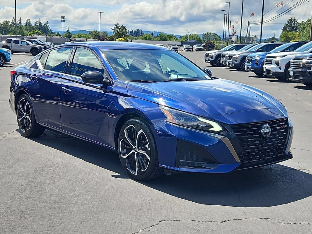 Used 2024 Nissan Altima 2.5 SR FWD image 8