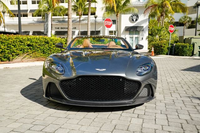 Used 2023 Aston Martin DBS Volante image 4