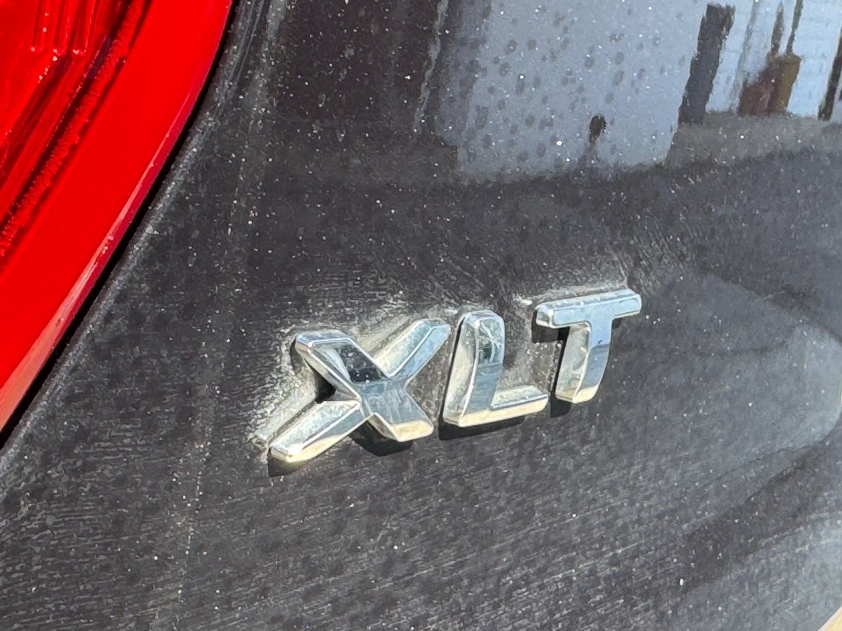 Used 2019 Ford Explorer XLT w/ Equipment Group 202A FWD image 12