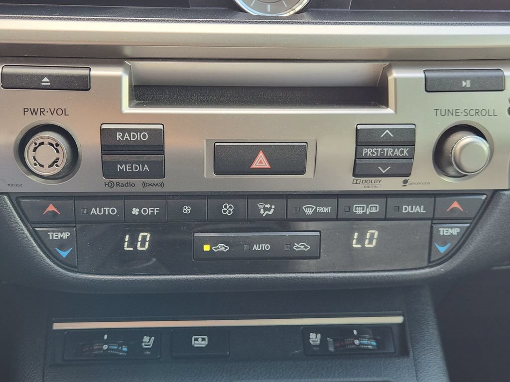 Used 2014 Lexus ES 350 w/ Luxury Package FWD image 19