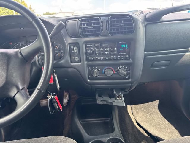 Used 2002 Chevrolet Blazer LS w/ Preferred Equipment Group RWD image 20