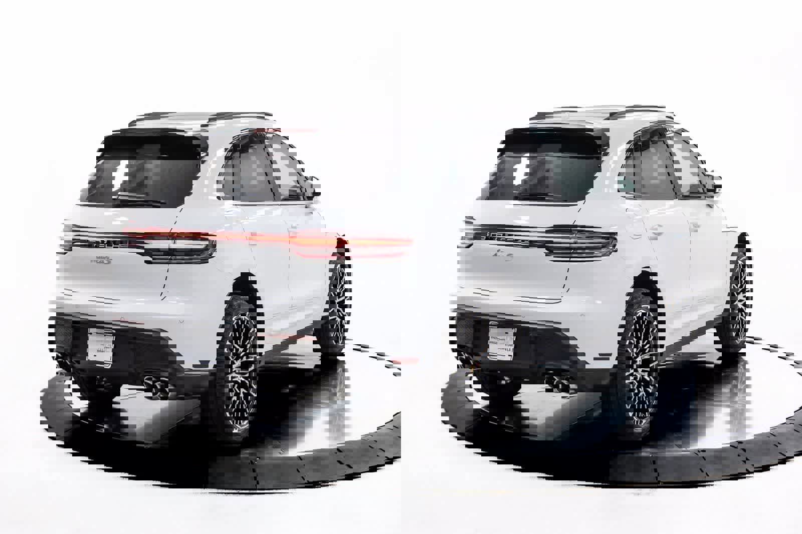 Certified 2025 Porsche Macan S image 7