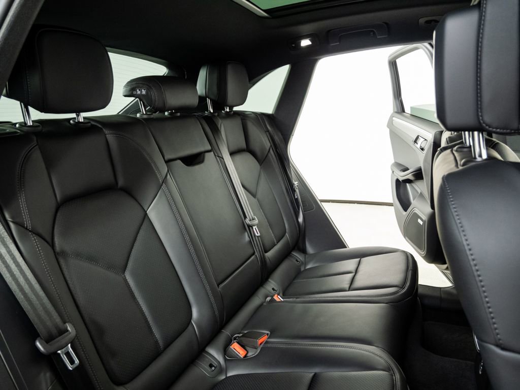 New 2026 Porsche Macan image 23