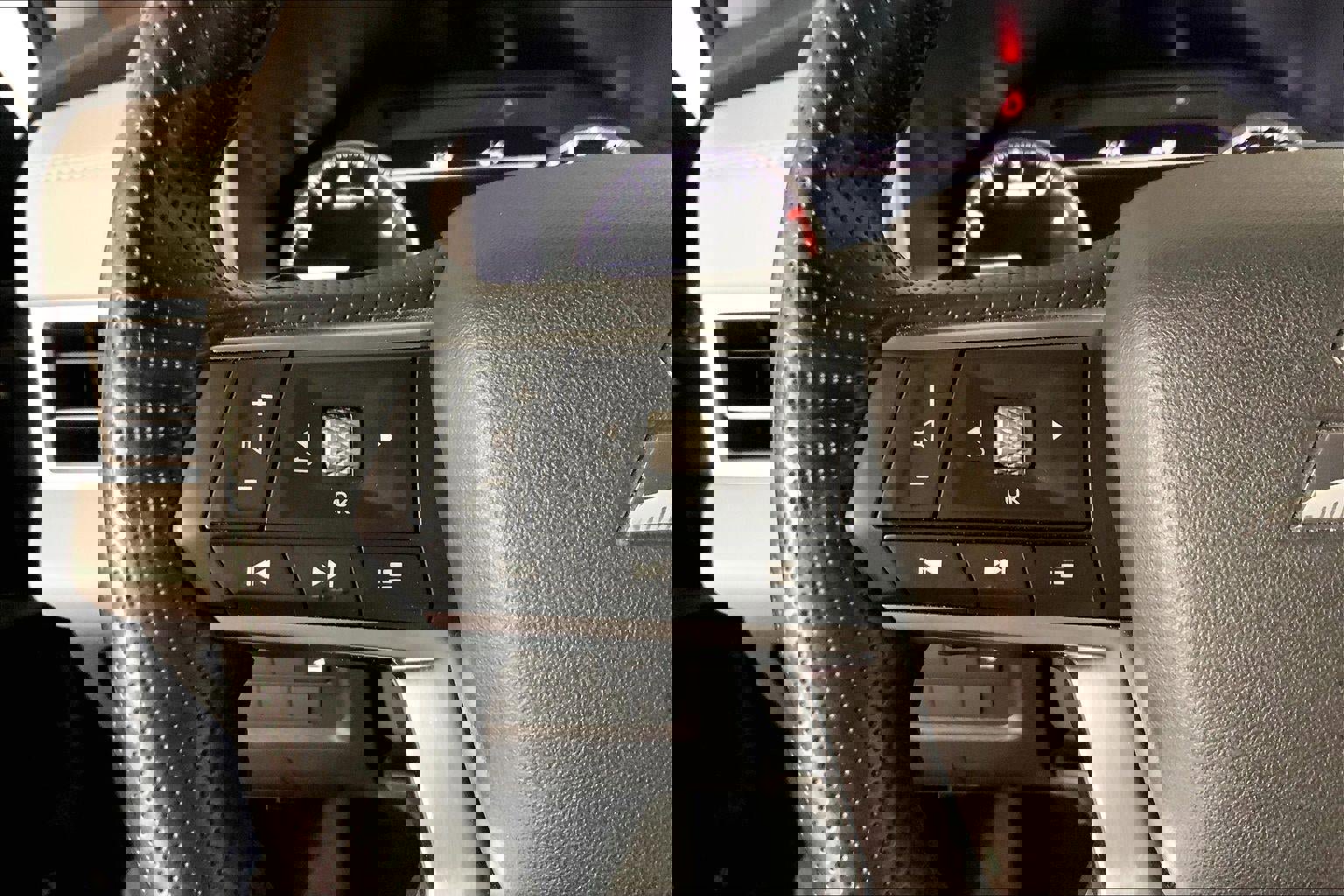 Used 2025 Mitsubishi Outlander SE image 18