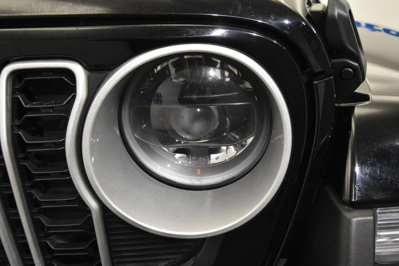 Used 2025 Jeep Wrangler Unlimited Sahara w/ Safety Group image 9