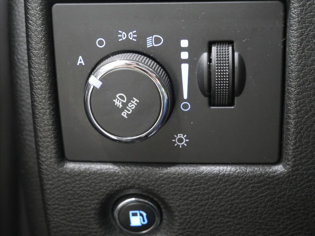 Used 2017 Jeep Grand Cherokee Laredo w/ Quick Order Package 23E AWD/4WD image 14