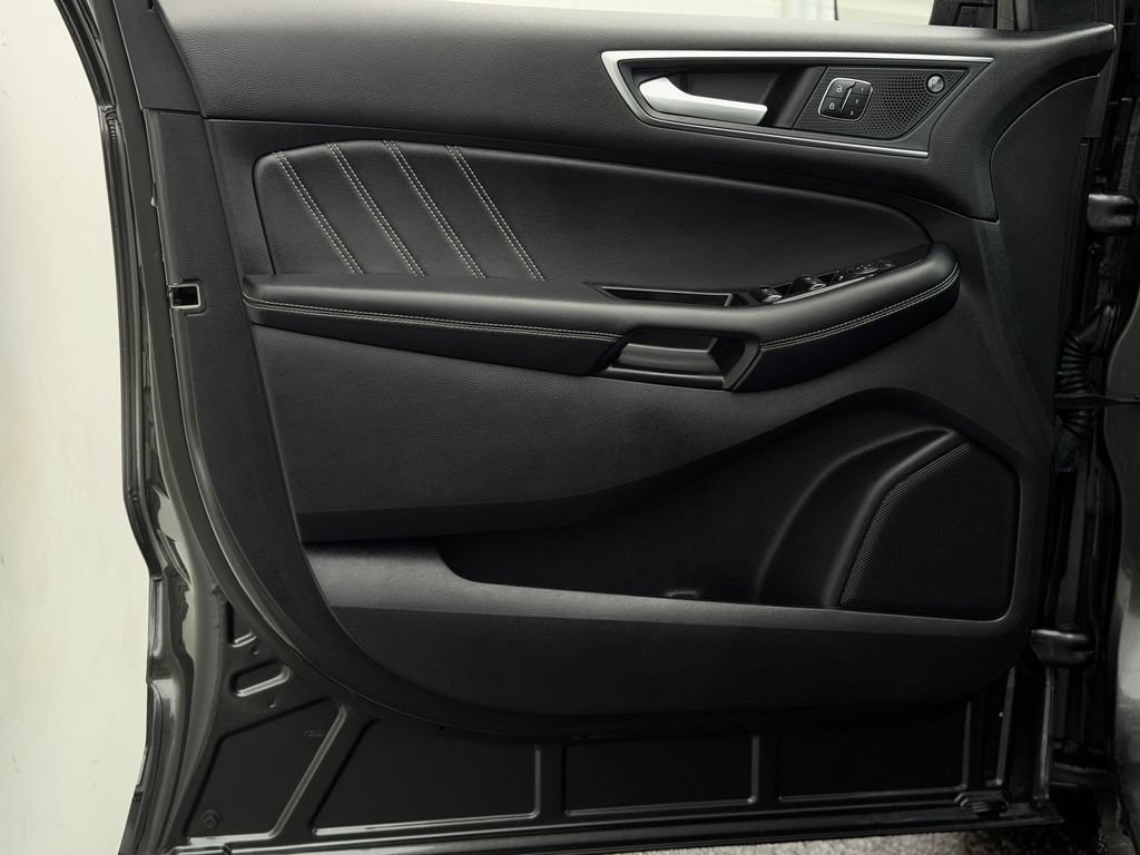 Used 2019 Ford Edge ST AWD/4WD image 10