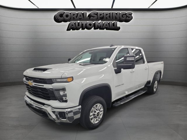 Used 2025 Chevrolet Silverado 2500 LT w/ Convenience Package AWD/4WD image 3