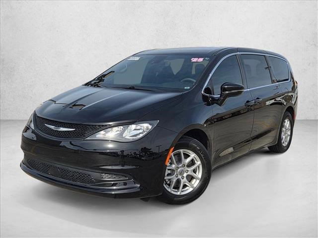 Used 2025 Chrysler Voyager LX image 1