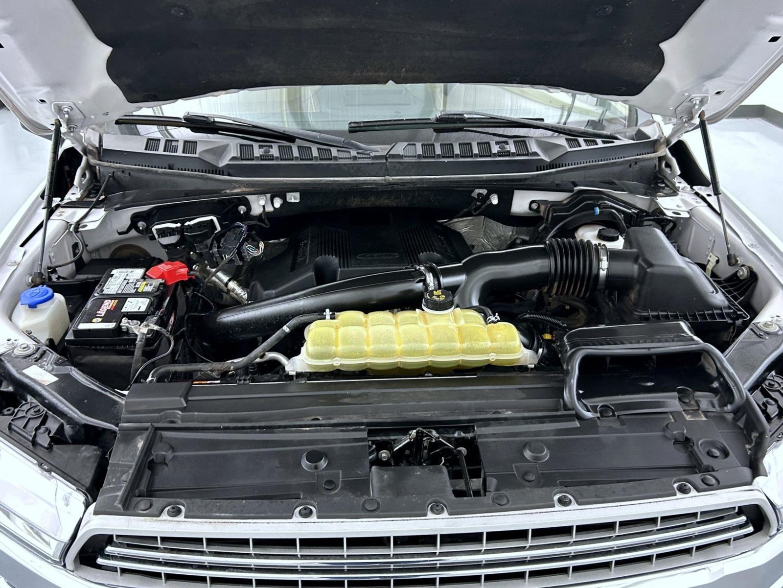 Used 2019 Ford F150 Lariat w/ Equipment Group 502A Luxury AWD/4WD image 25