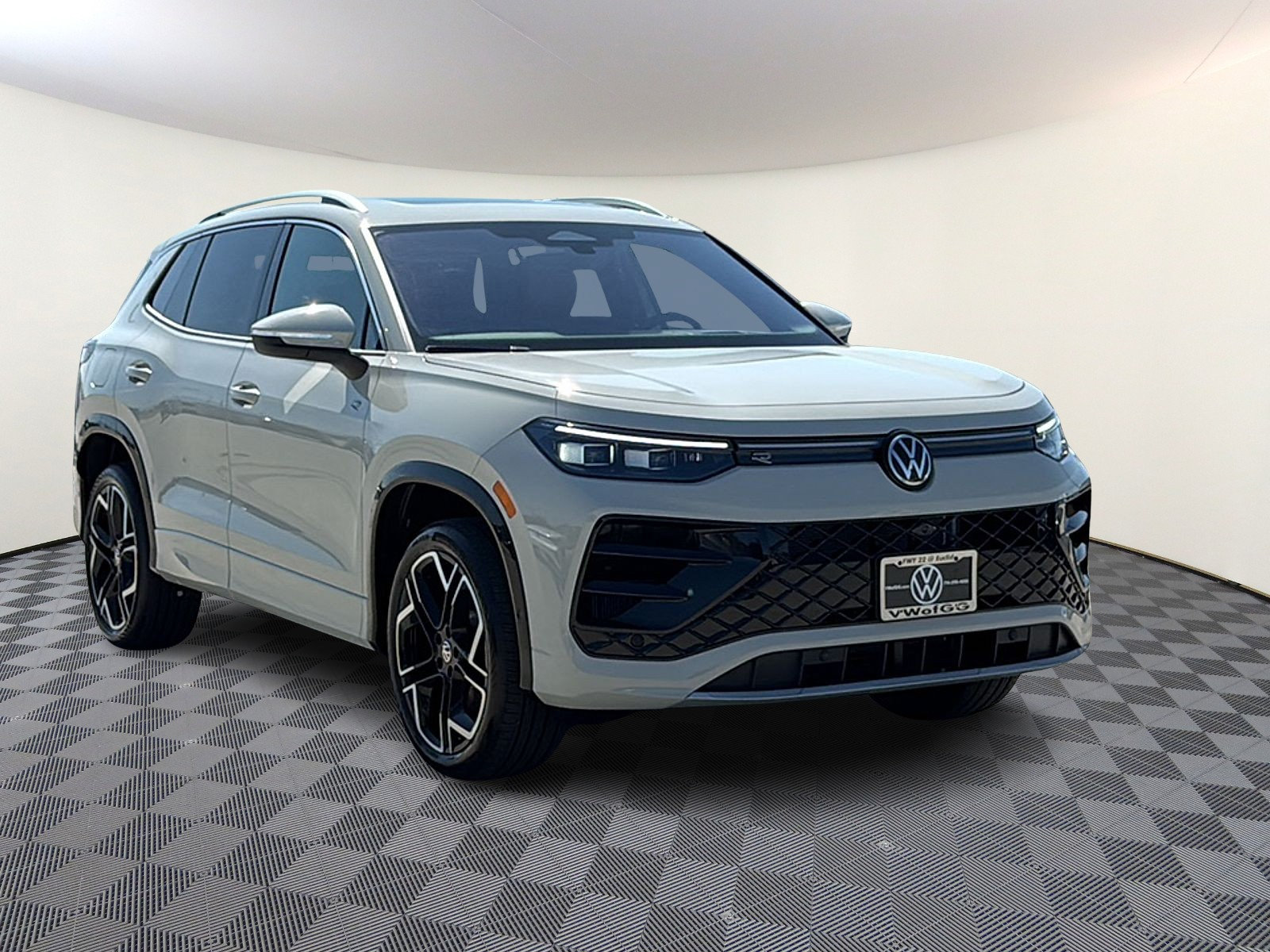 New 2026 Volkswagen Tiguan SEL R-Line