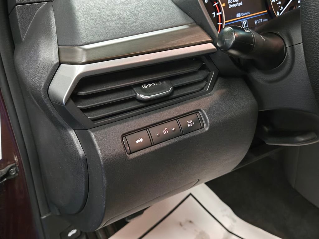 Used 2024 Nissan Altima 2.5 SV image 12