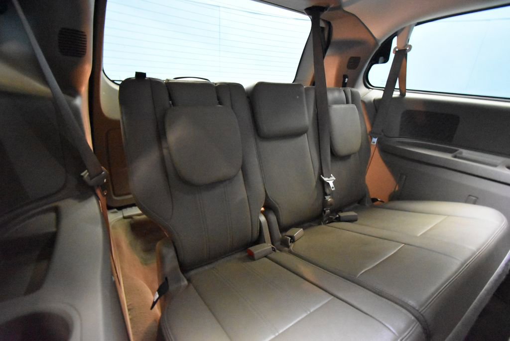 Used 2016 Chrysler Town & Country Touring FWD image 27
