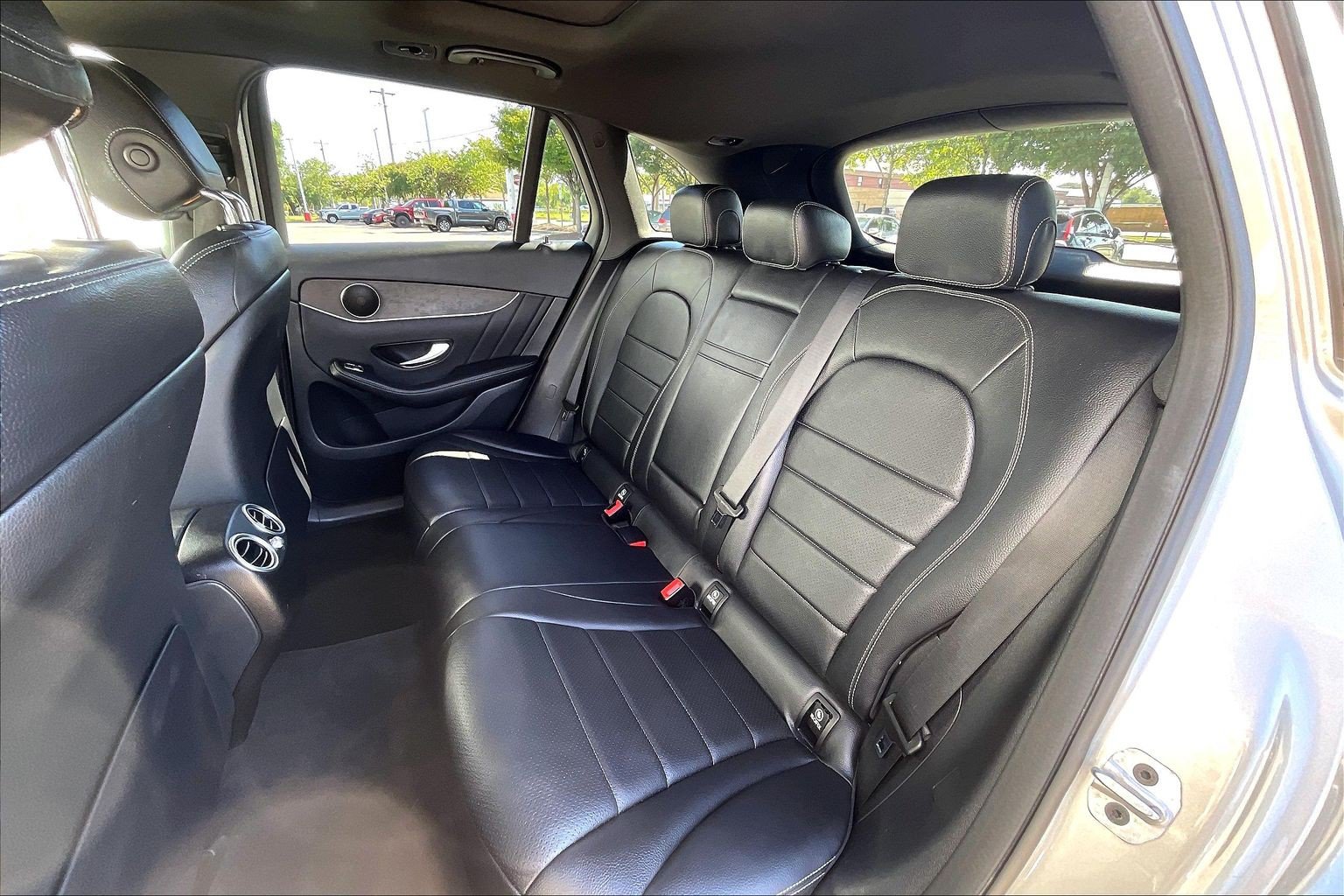 Used 2021 Mercedes-Benz GLC 300 4MATIC image 31