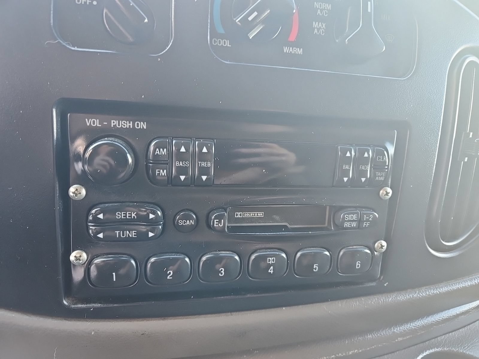 Used 2002 Ford E-350 and Econoline 350 XLT RWD image 16