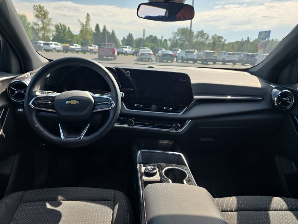 Used 2026 Chevrolet Equinox LT AWD/4WD image 10