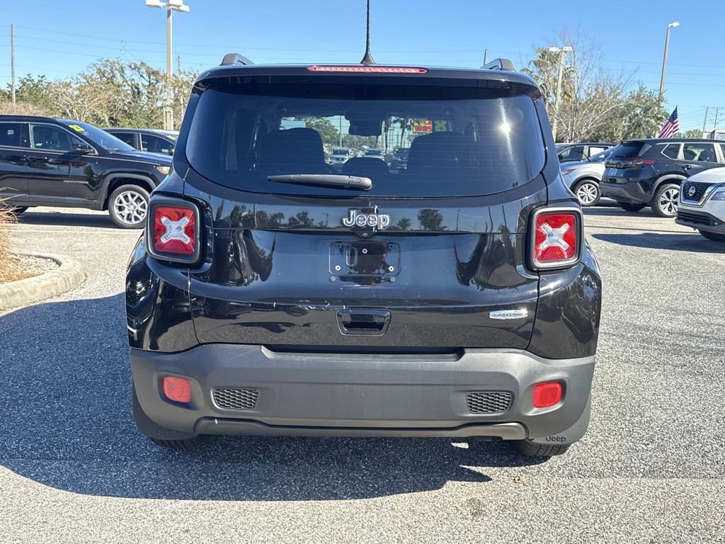 Used 2018 Jeep Renegade Latitude w/ Popular Equipment Group image 5