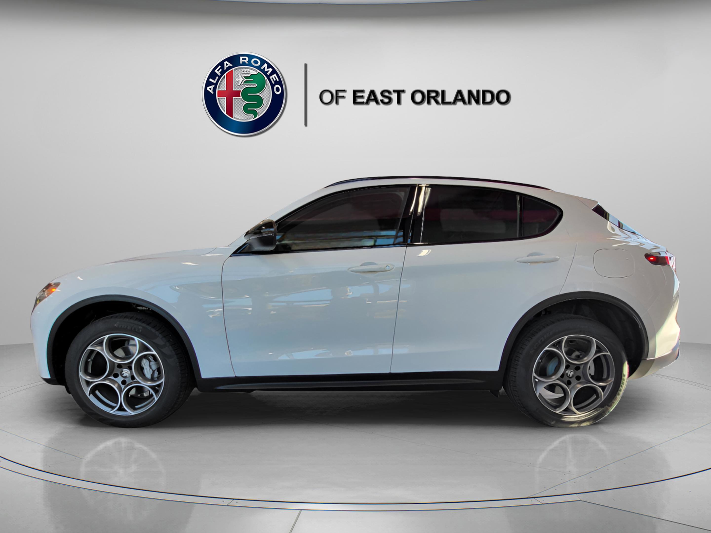 New 2025 Alfa Romeo Stelvio Sprint image 5
