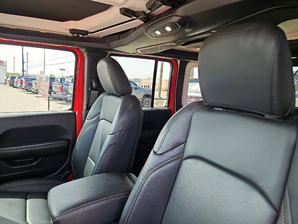 Used 2024 Jeep Wrangler Sahara image 11