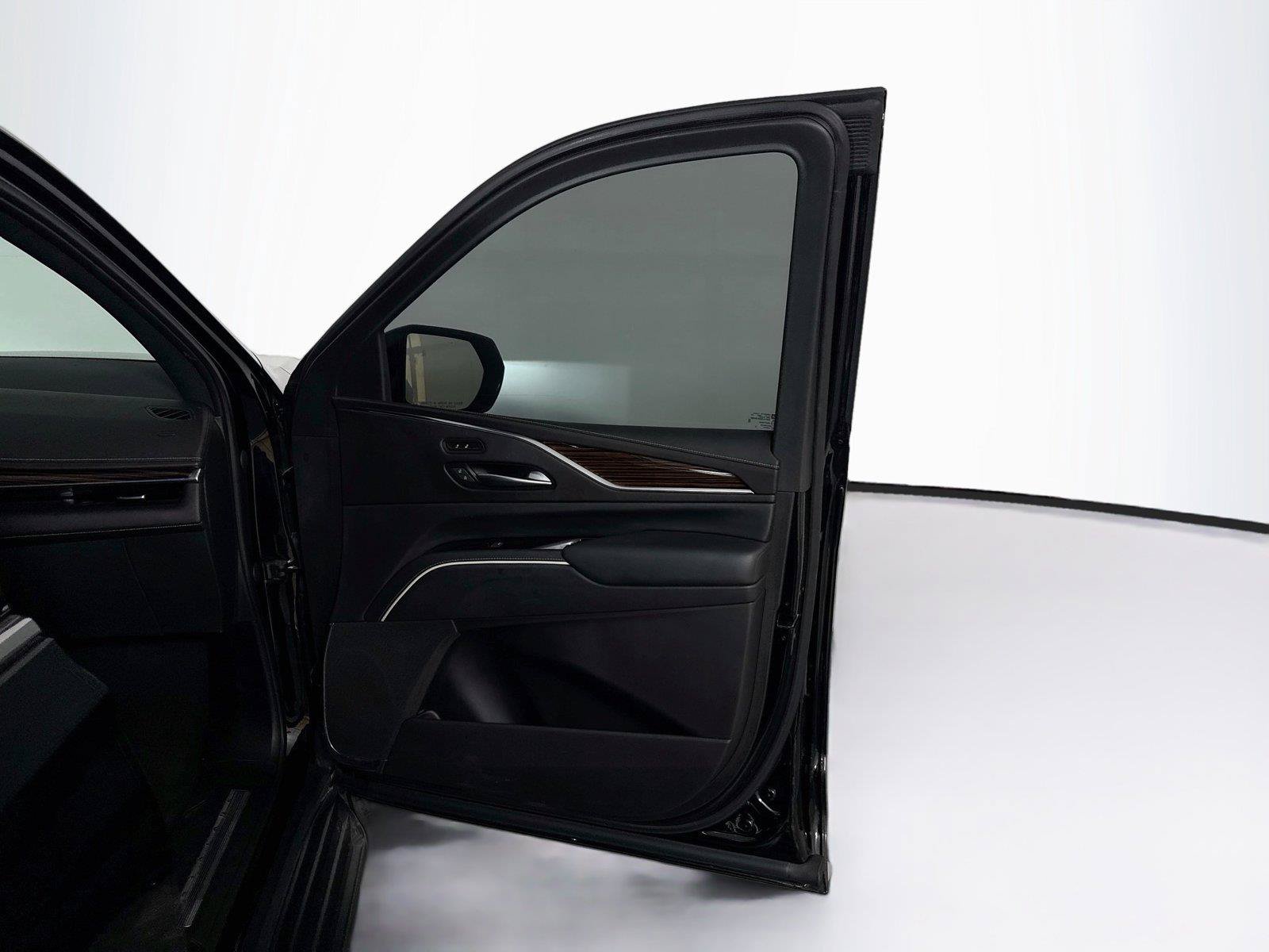 Used 2023 Cadillac Escalade Luxury RWD image 36