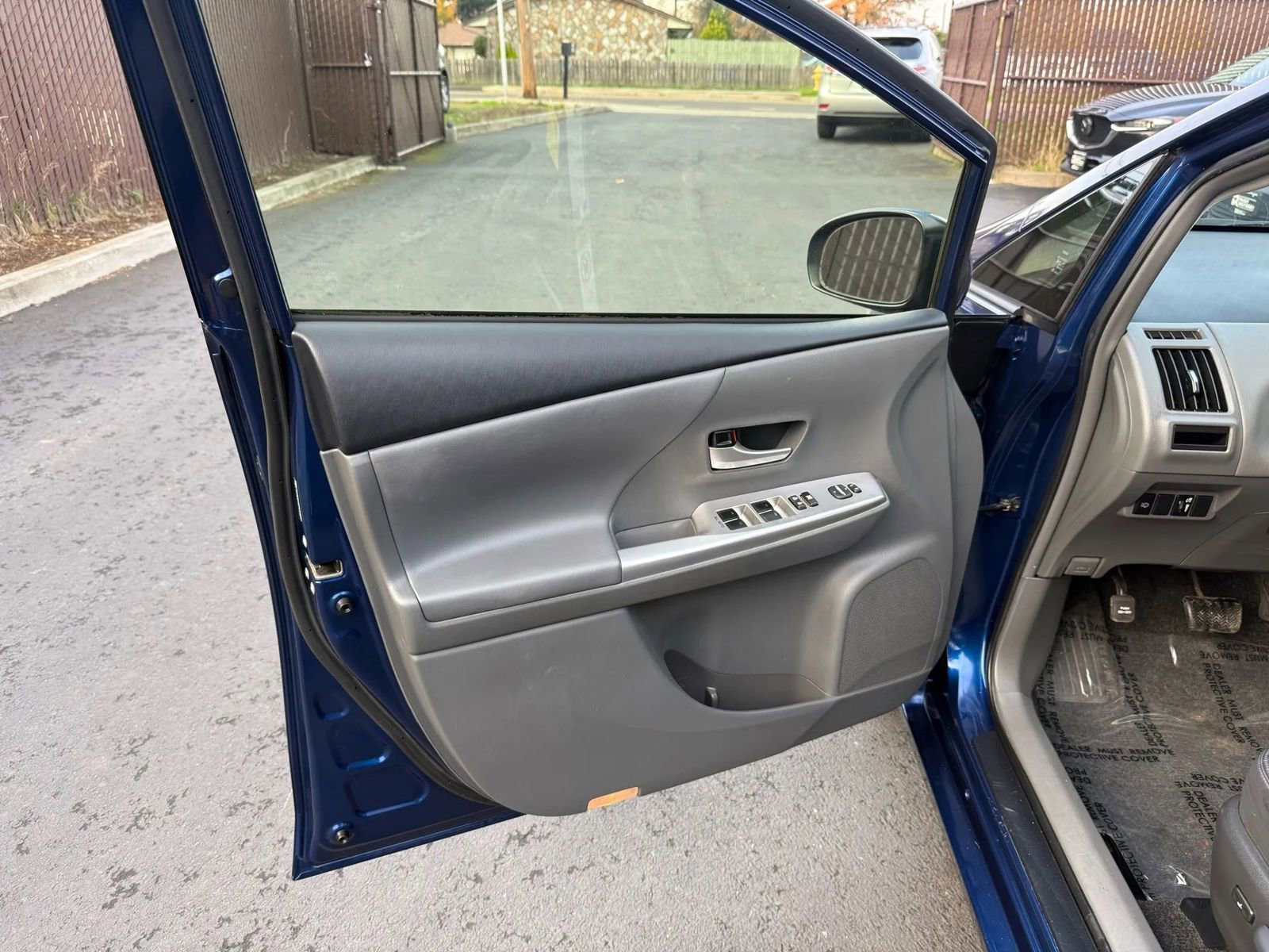 Used 2012 Toyota Prius V Five FWD image 10