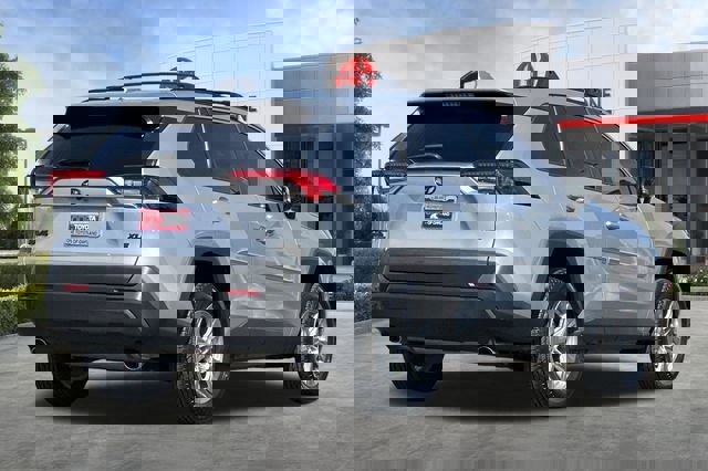 Certified 2022 Toyota RAV4 XLE w/ Convenience Package image 5