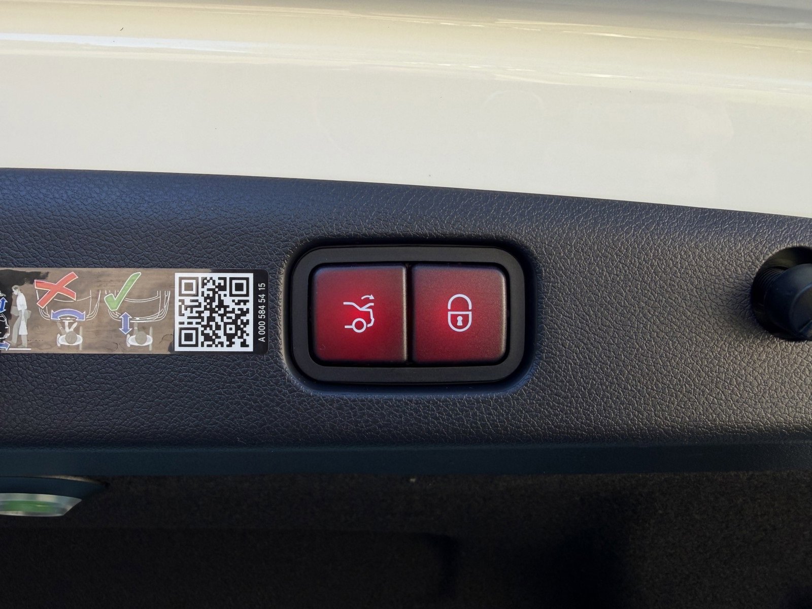 Used 2025 Mercedes-Benz E 350 Sedan image 18